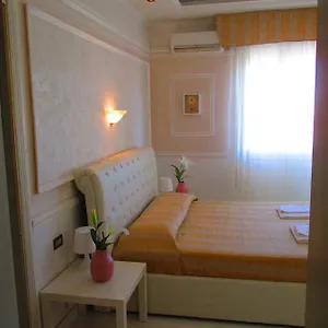 https://hotel-primavera.hotelinveneto.com